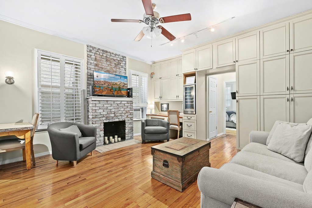Additional photo for property listing at 234 East 14th St, 4d East Village, New York, NY 10003
